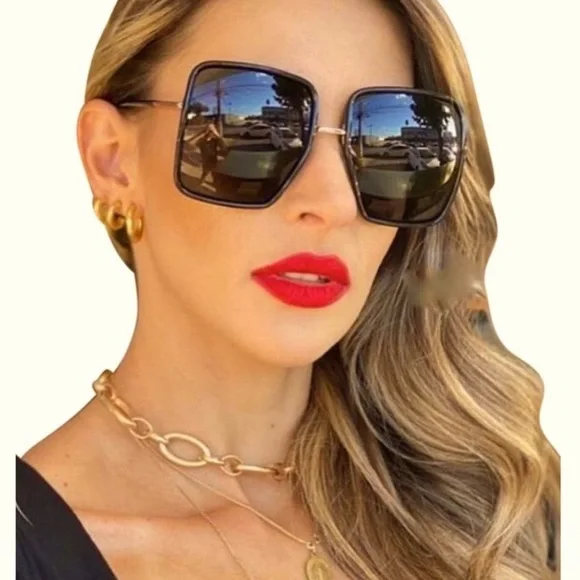 NWT Authentic Fendi Oversized Square Sunglasses Black Sunglasses display picture 1